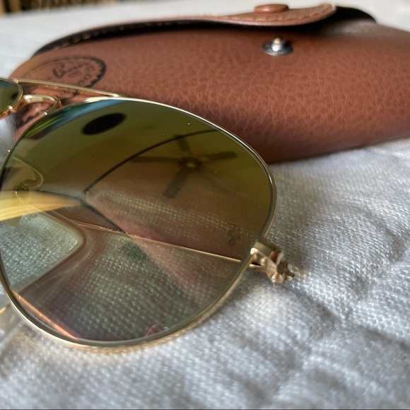 Women’s Ray-Ban Sunglasses Gold Frame with Pink Lenses - Picture 2 of 6